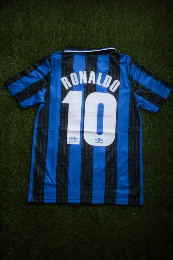 CAMISA RETRO INTER DE MILÃO PERS. 10 RONALDO
