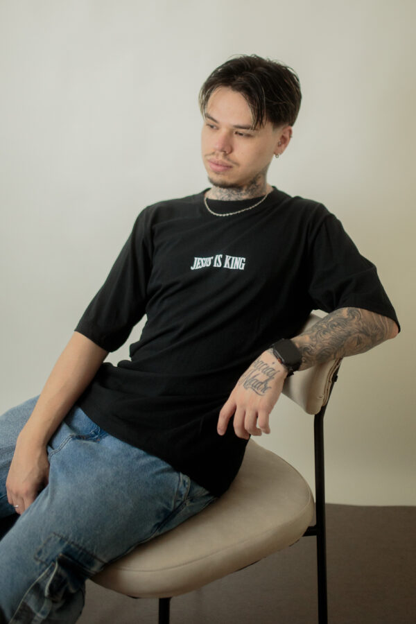 CAMISA OVER JESUS IS KING