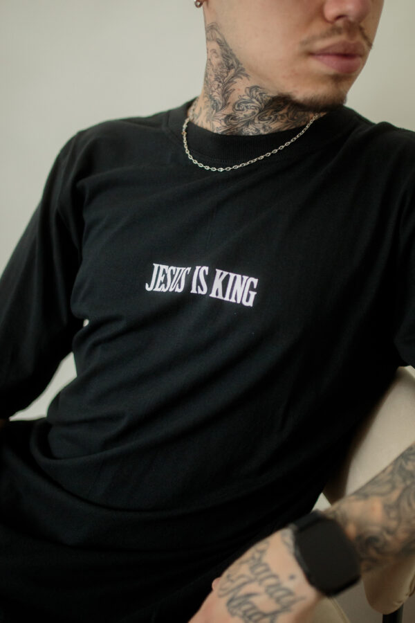 CAMISA OVER JESUS IS KING